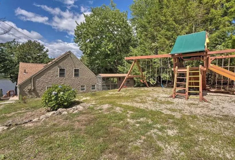 Beautiful Lakeside Milford Family Home & Deck