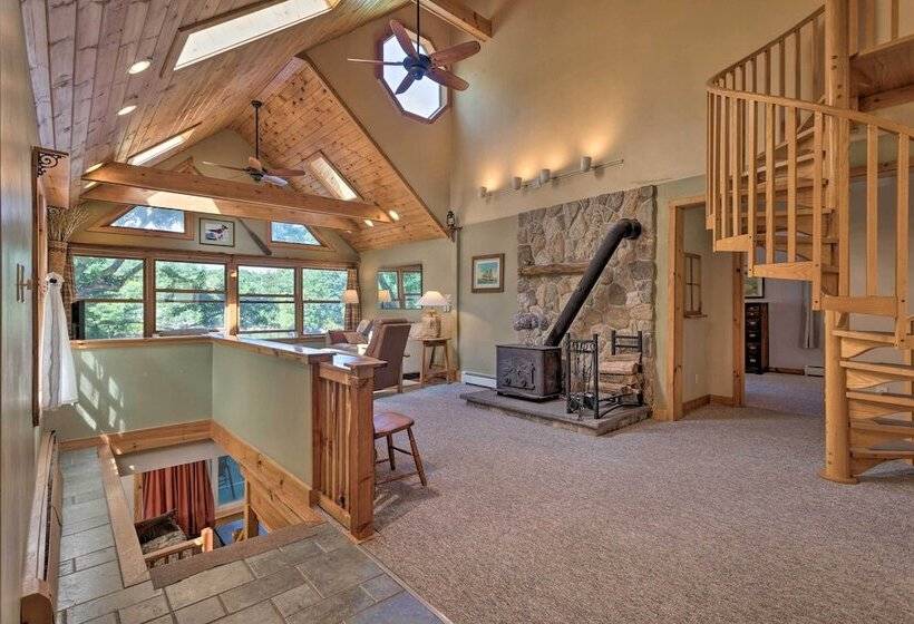 Beautiful Lakeside Milford Family Home & Deck