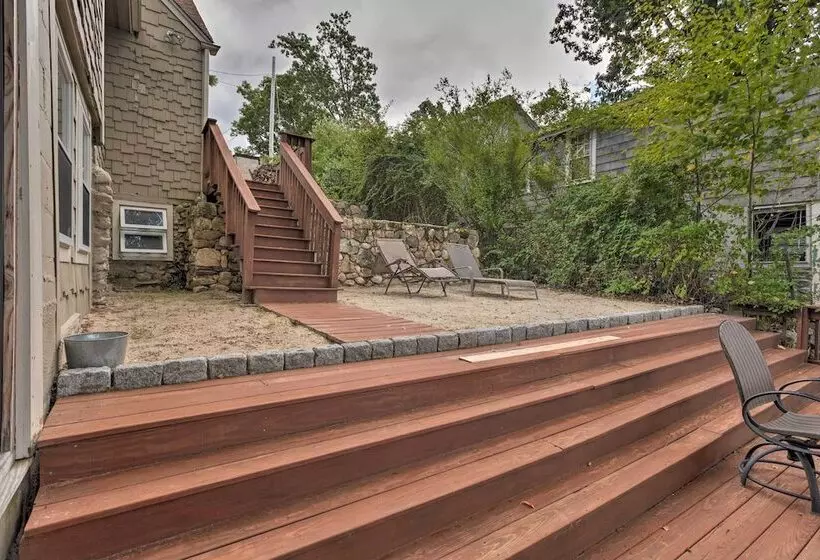 Beautiful Lakeside Milford Family Home & Deck