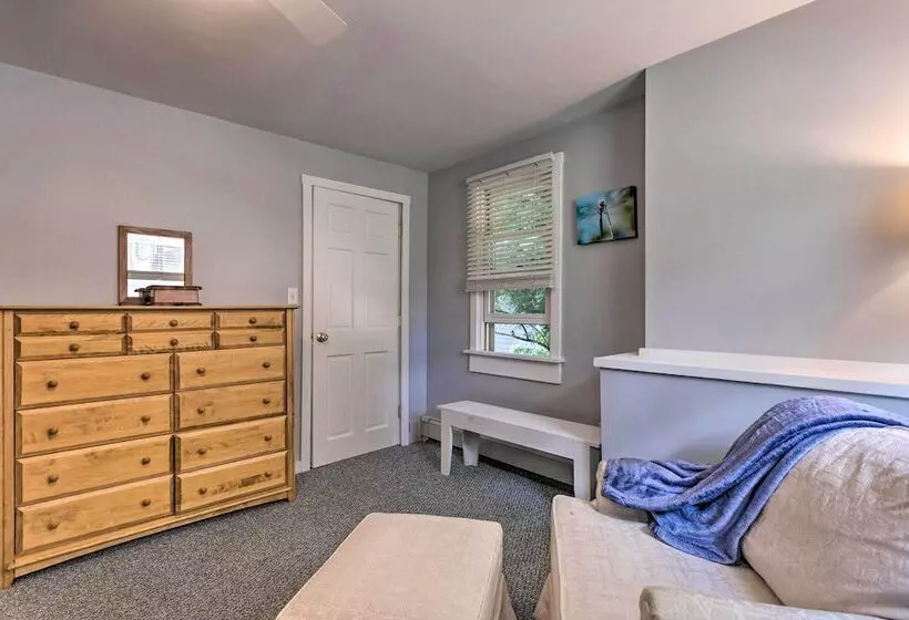 Beautiful Lakeside Milford Family Home & Deck