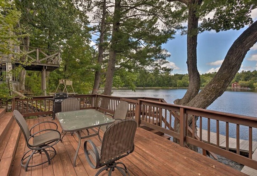 Beautiful Lakeside Milford Family Home & Deck