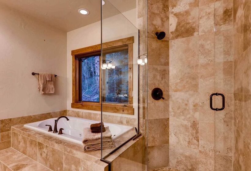 Breckenridge Home W/ Deck + Hot Tub Near Skiing!