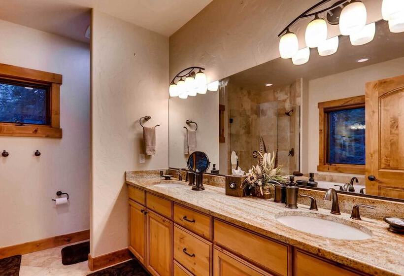 Breckenridge Home W/ Deck + Hot Tub Near Skiing!