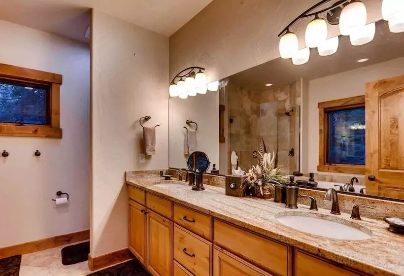 Breckenridge Home W/ Deck + Hot Tub Near Skiing!