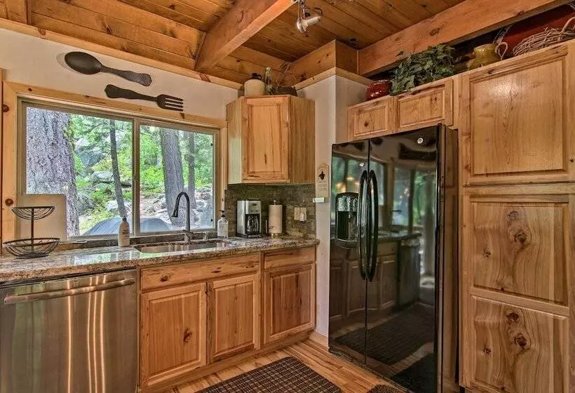 10 Mi To Ski Slopes: South Lake Tahoe Home