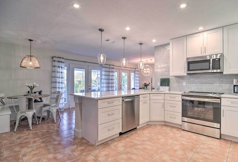 Canal Front Bradenton  Caribbean Retreat  W/ Pool