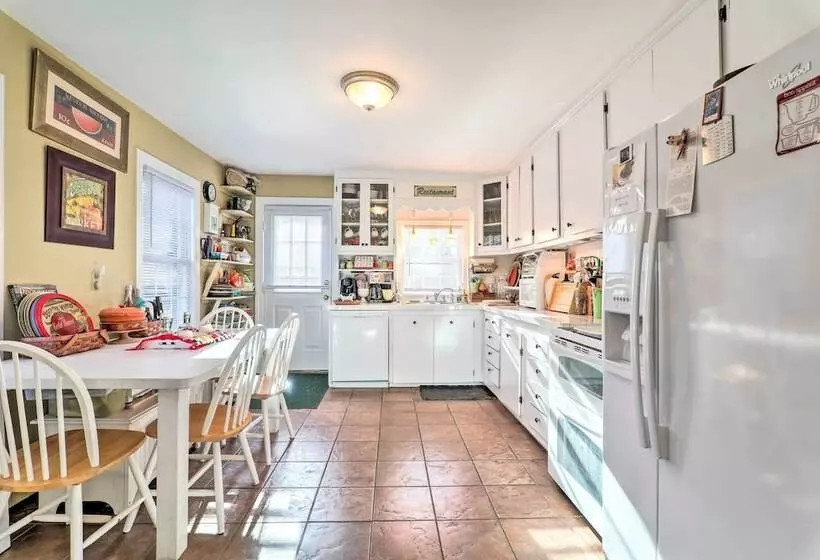 Charming East Falmouth Home W/ Hot Tub!