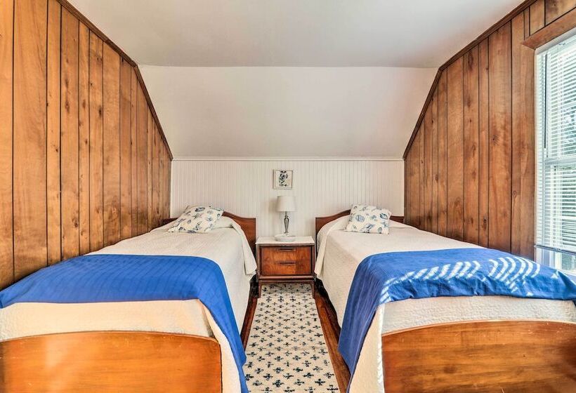 Charming East Falmouth Home W/ Hot Tub!