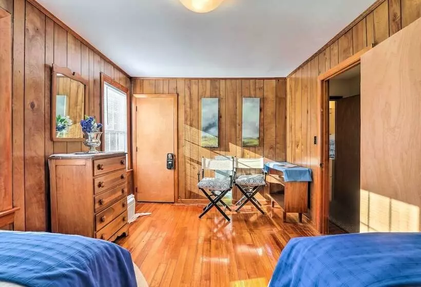 Charming East Falmouth Home W/ Hot Tub!