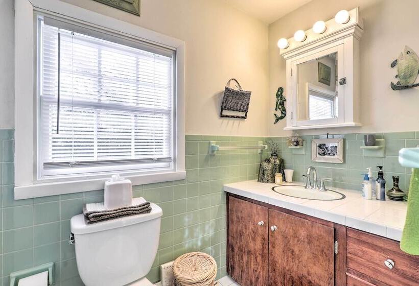 Charming East Falmouth Home W/ Hot Tub!