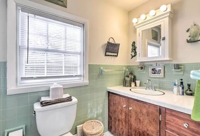 Charming East Falmouth Home W/ Hot Tub!