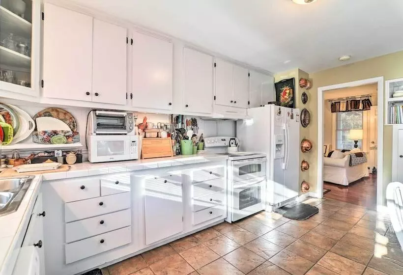 Charming East Falmouth Home W/ Hot Tub!