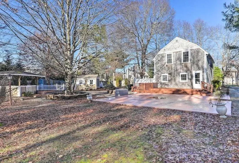 Charming East Falmouth Home W/ Hot Tub!