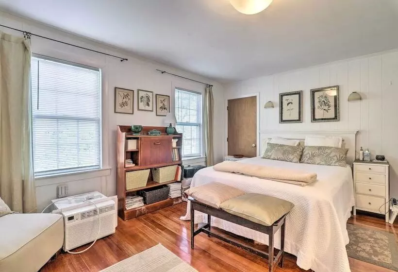 Charming East Falmouth Home W/ Hot Tub!