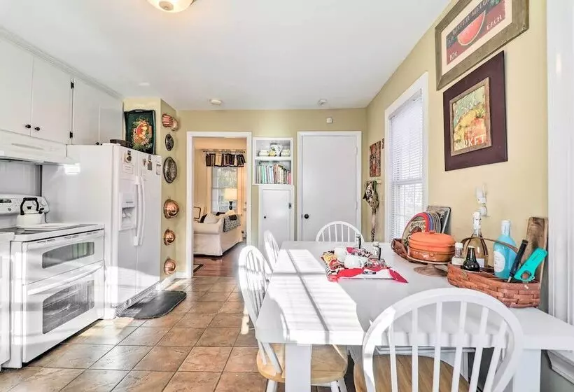 Charming East Falmouth Home W/ Hot Tub!