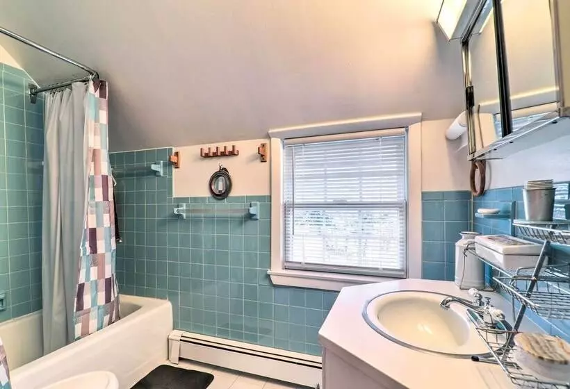 Charming East Falmouth Home W/ Hot Tub!