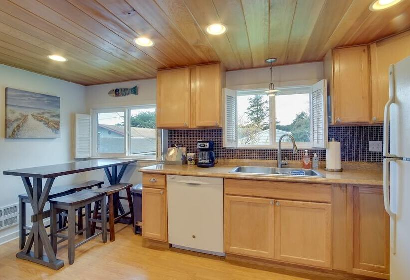 Charming Gold Beach Home < 1 Mi To Rogue River!