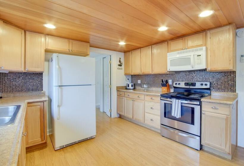 Charming Gold Beach Home < 1 Mi To Rogue River!