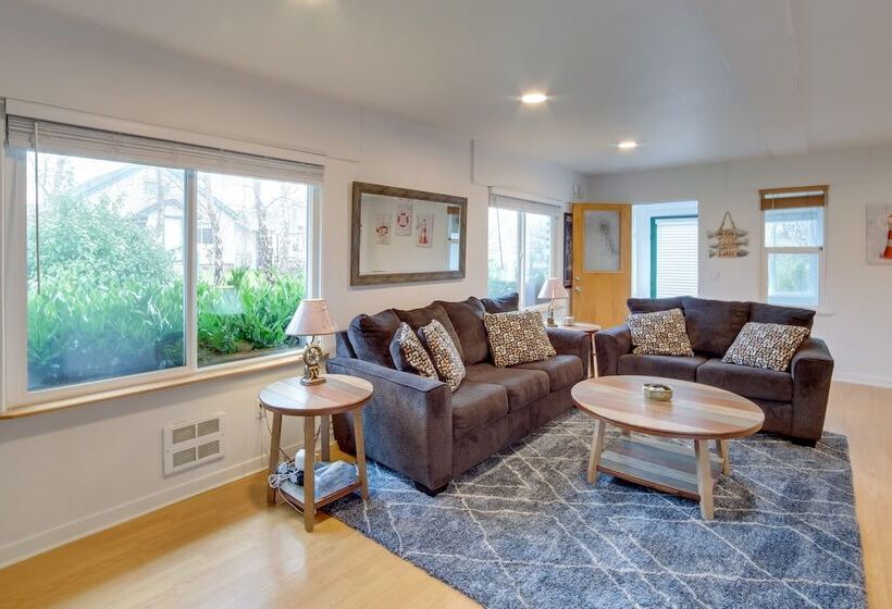 Charming Gold Beach Home < 1 Mi To Rogue River!