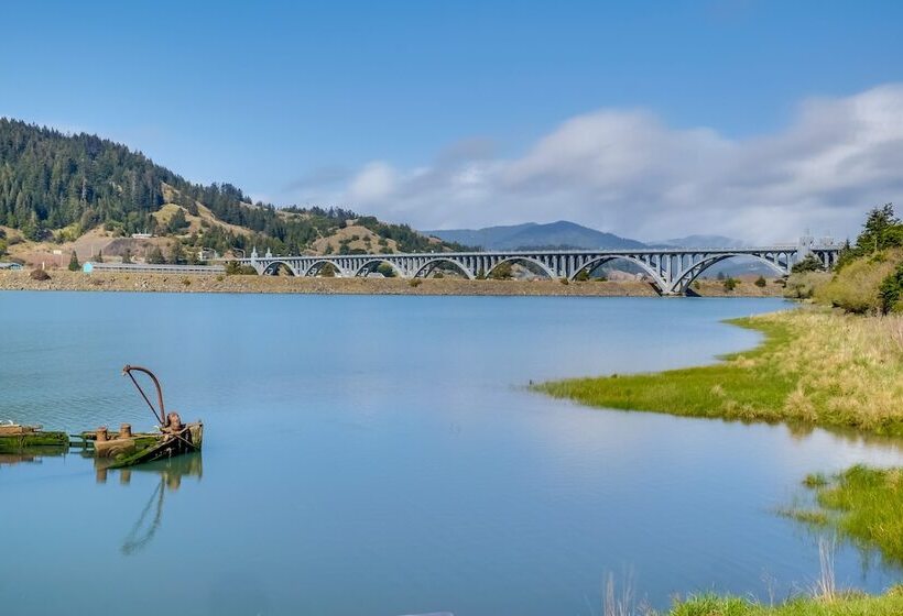 Charming Gold Beach Home < 1 Mi To Rogue River!