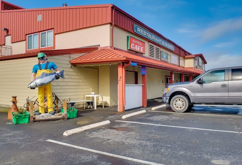 Charming Gold Beach Home < 1 Mi To Rogue River!