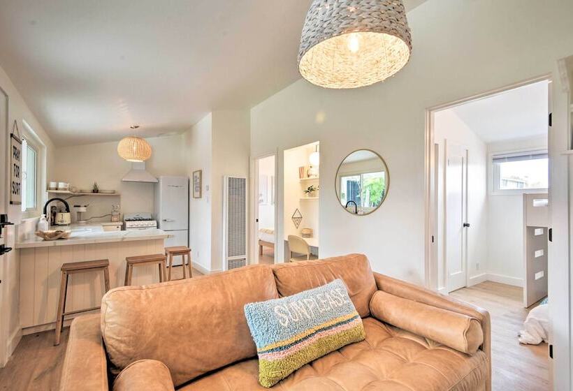 Chic & Central Ventura Home   Walk To Beach!