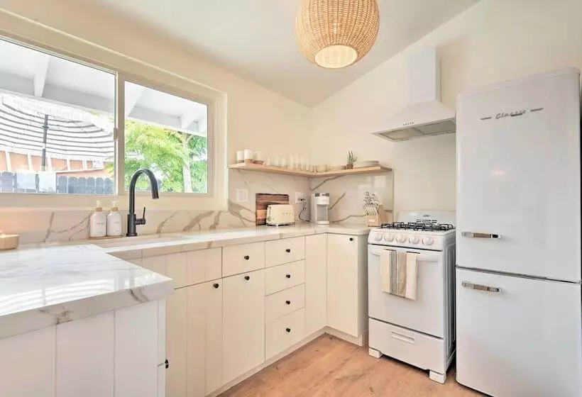 Chic & Central Ventura Home   Walk To Beach!