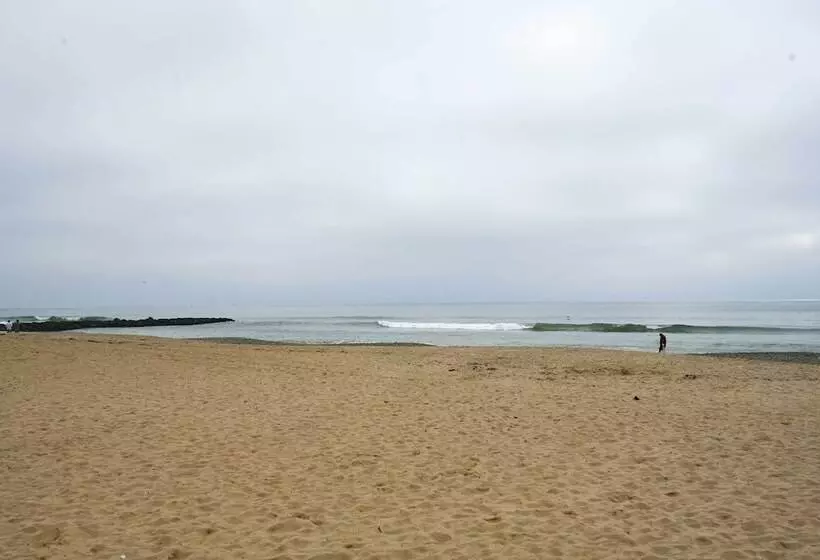 Chic & Central Ventura Home   Walk To Beach!