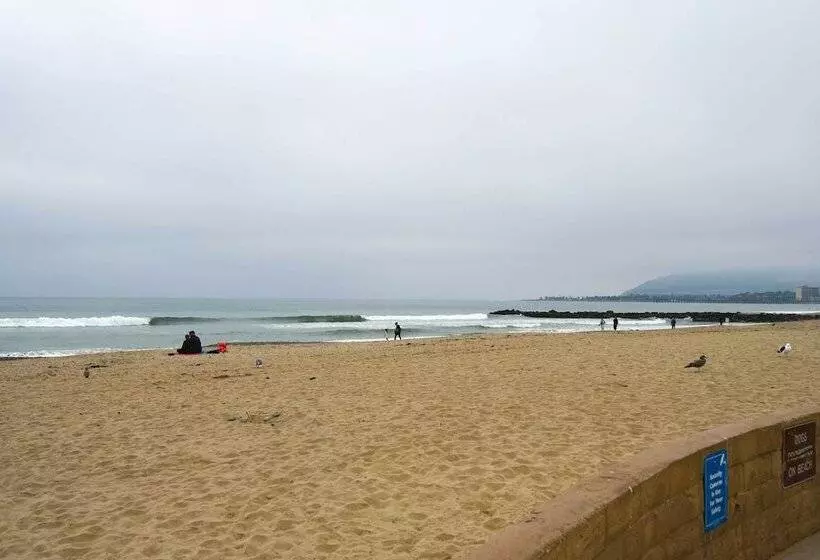 Chic & Central Ventura Home   Walk To Beach!