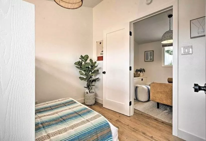 Chic & Central Ventura Home   Walk To Beach!