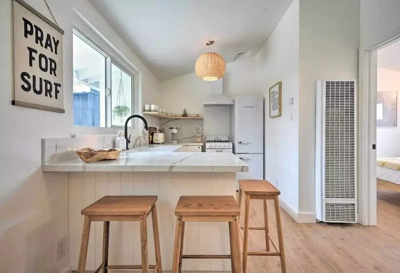 Chic & Central Ventura Home   Walk To Beach!