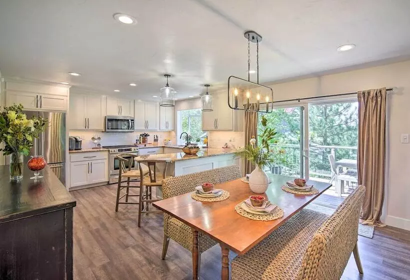 Chic Lake House W/ Furnished Deck & Hot Tub!