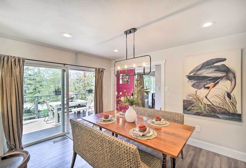 Chic Lake House W/ Furnished Deck & Hot Tub!