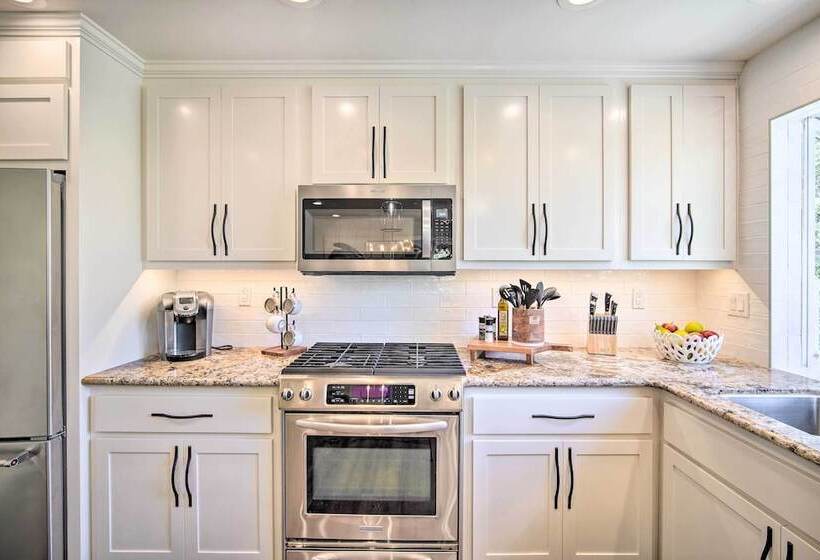 Chic Lake House W/ Furnished Deck & Hot Tub!