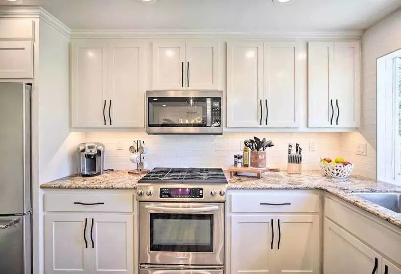 Chic Lake House W/ Furnished Deck & Hot Tub!