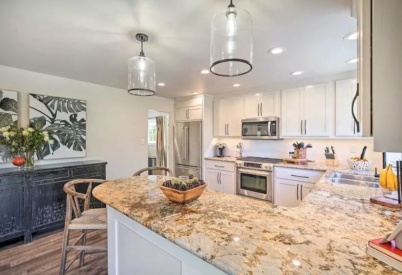 Chic Lake House W/ Furnished Deck & Hot Tub!