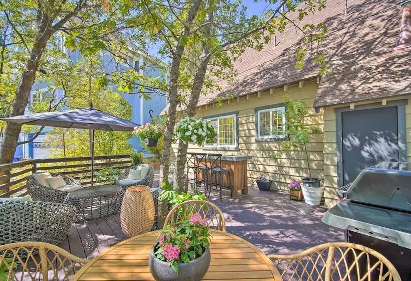 Chic Lake House W/ Furnished Deck & Hot Tub!