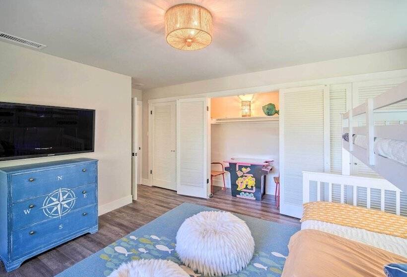 Chic Lake House W/ Furnished Deck & Hot Tub!