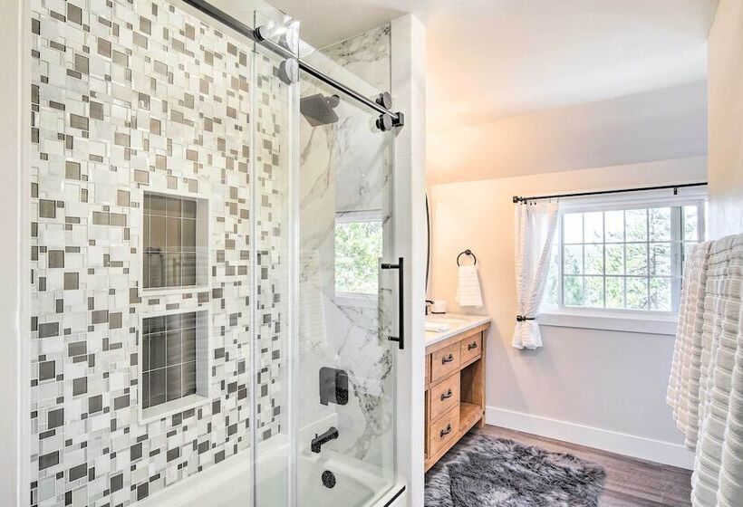 Chic Lake House W/ Furnished Deck & Hot Tub!