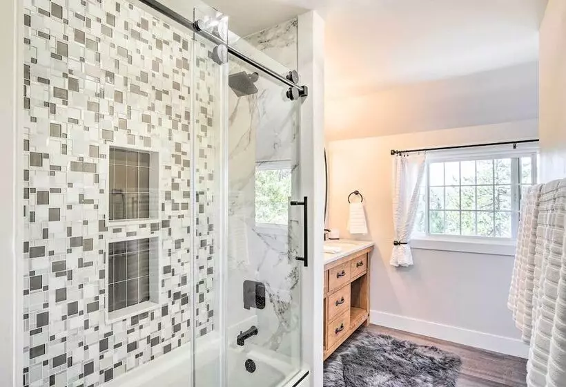 Chic Lake House W/ Furnished Deck & Hot Tub!