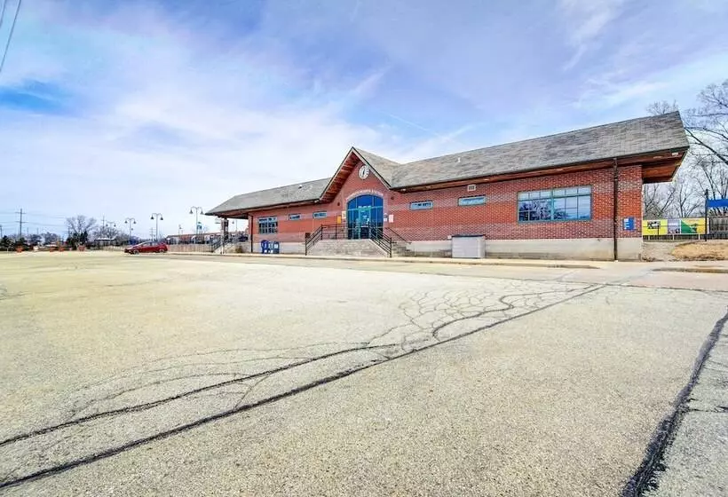 Lakefront Prospect Heights Home: Ice Fish On Site
