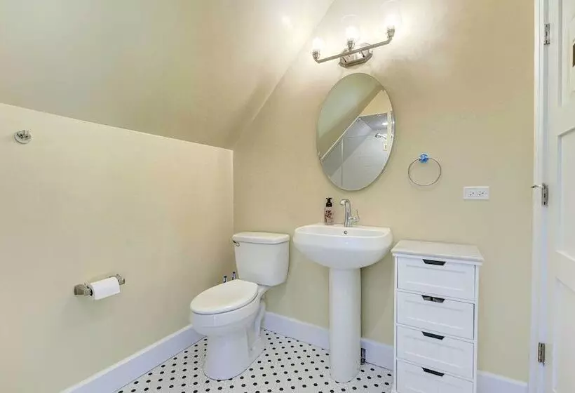 Lakefront Prospect Heights Home: Ice Fish On Site