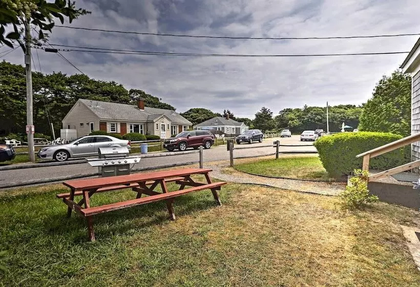 Modern Cape Cod Cottage: Walk To Craigville Beach