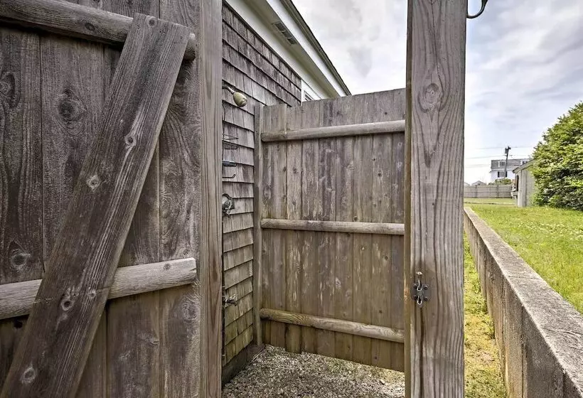 Modern Cape Cod Cottage: Walk To Craigville Beach