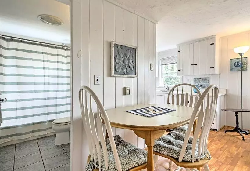 Modern Cape Cod Cottage: Walk To Craigville Beach