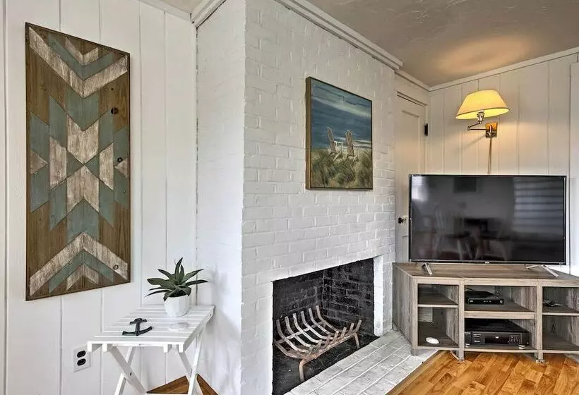 Modern Cape Cod Cottage: Walk To Craigville Beach