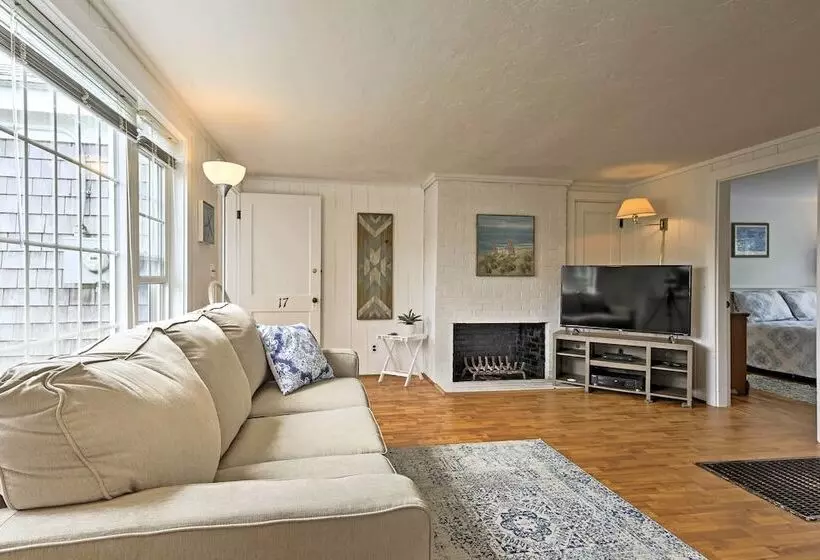 Modern Cape Cod Cottage: Walk To Craigville Beach