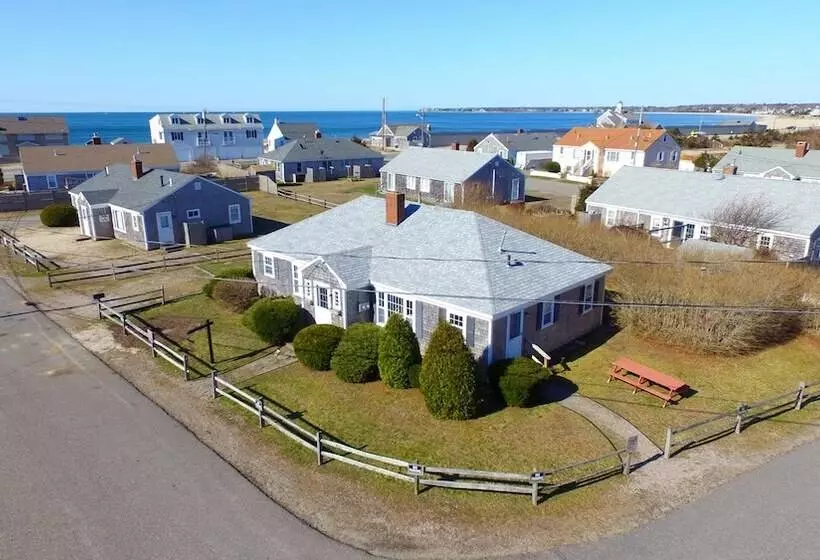 Modern Cape Cod Cottage: Walk To Craigville Beach