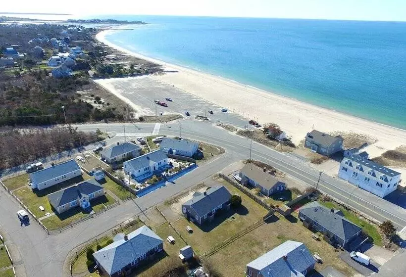 Modern Cape Cod Cottage: Walk To Craigville Beach
