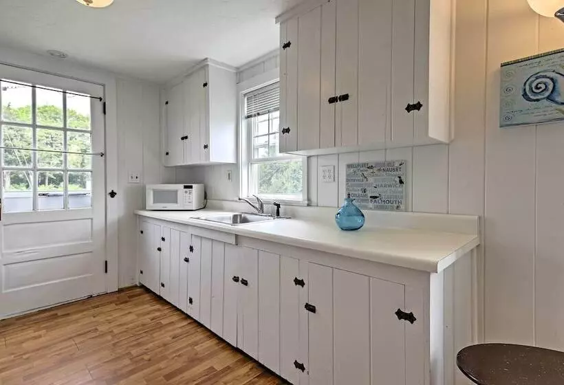 Modern Cape Cod Cottage: Walk To Craigville Beach